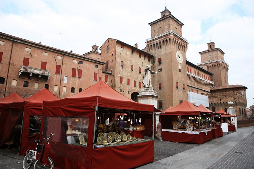 Ferrara antique market and old time objects